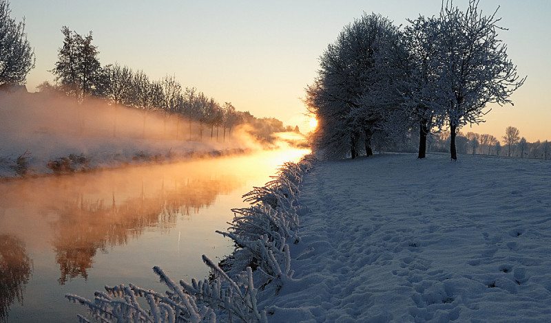 Winterlandschaft mit Sonne
